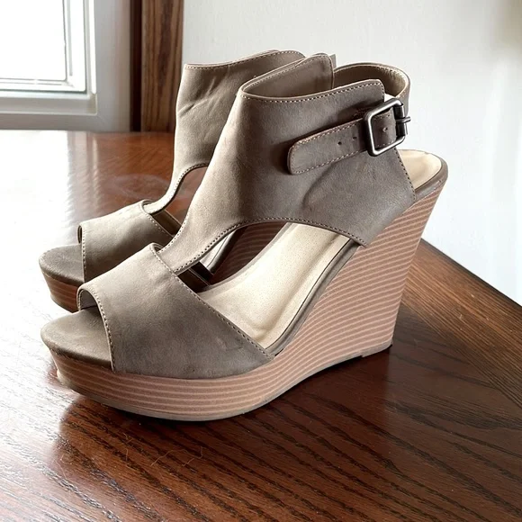 Maurices Wedge Heels - Picture 1 of 4